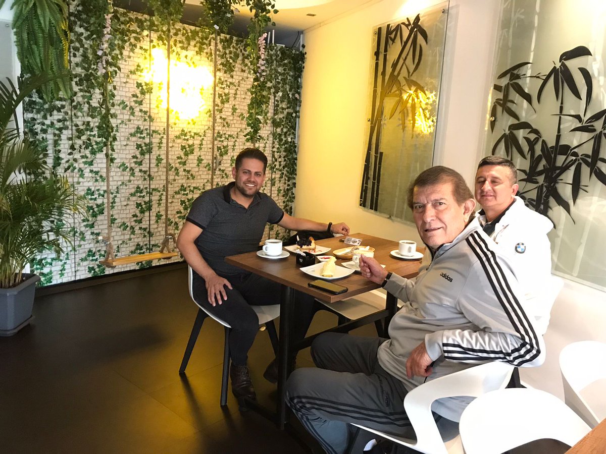 NuovoCaffeuio's tweet photo. En NUOVO CAFFÉ se habla del deporte, de la música, de lo que nos hace felices. Gracias profe Sevilla por su visita. https://t.co/dP4ZedtpdX