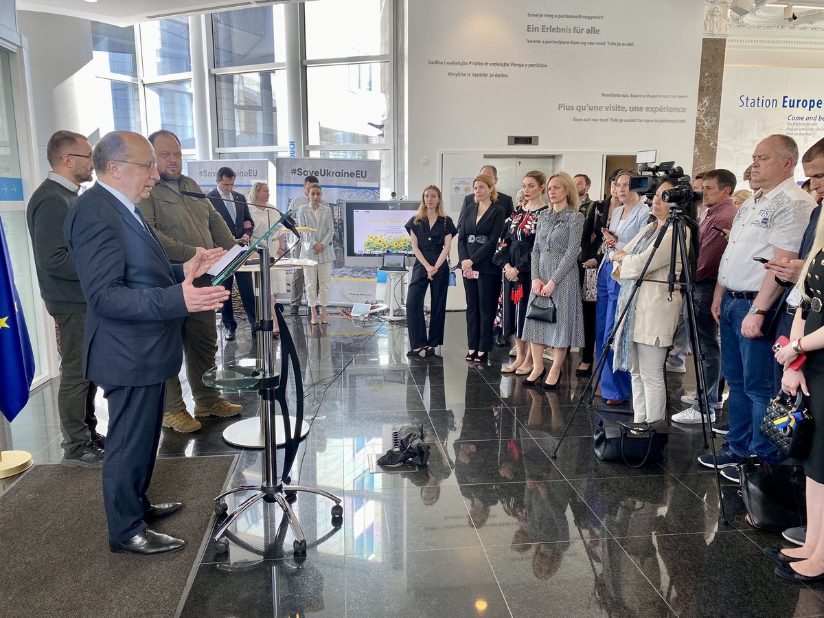 UA_EUMission's tweet photo. 🇺🇦🤝🇪🇺 Chairman of the Verkhovna Rada of #Ukraine @ua_parliament Ruslan Stefanchuk @r_stefanchuk took part at the opening of the Ukrainian Days in Brussels, initiated by Member of the European Parliament @KubiliusA and hosted by @hub_ukrainian.

🔗 https://t.co/7l8nuE30if https://t.co/VYu3jdGf4N