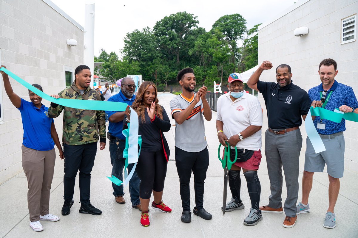 RecNParks's tweet photo. The Druid Hill Park Pool is officially open 🌊 it’s new, it’s state-of-the-art and best of all, it’s FREE all summer ☀️ Check out our website for the schedule 😎 #recnparks #mybmore https://t.co/4uPoeGIbIk