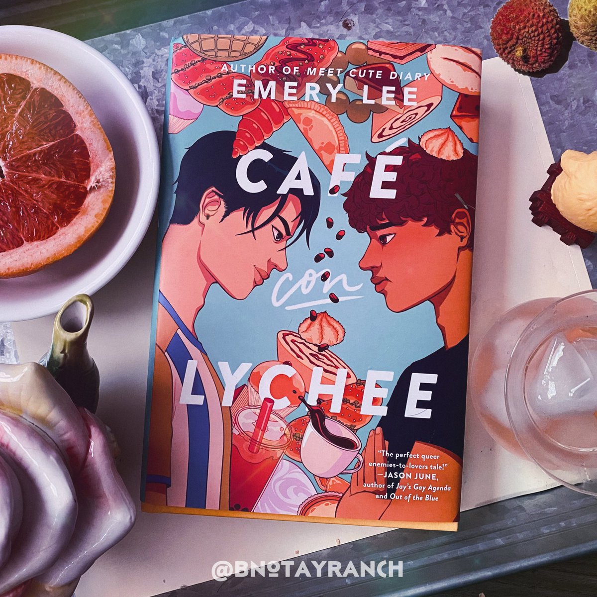 A delectable rom-com that’s brimming with zest & a sprinkle of sweetness 🍵 
Cafe Con Lychee is the perfect queer enemies-to-lovers tale! 💖🌈
#lgbt #Pride @EmeryLeeWho