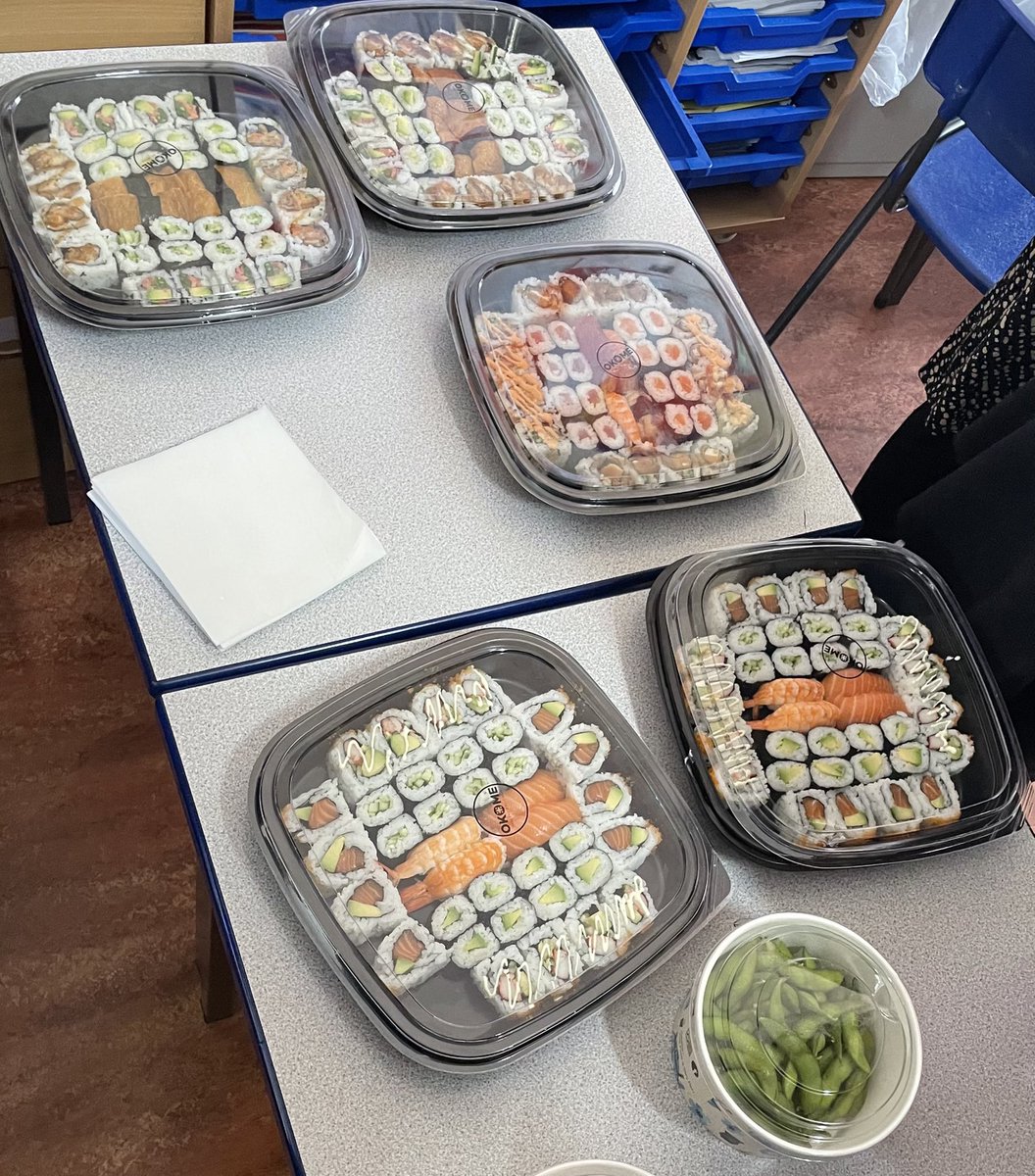 TGALanguages's tweet photo. @GlasgowAcademy S6 pupil leavers spent this morning covering some basic conversational Japanese, in addition to learning how to recognise and write their names using katakana. This was then followed by a sushi lunch, courtesy of Okome in Byres Rd. またね! https://t.co/NORKTy9Cwi