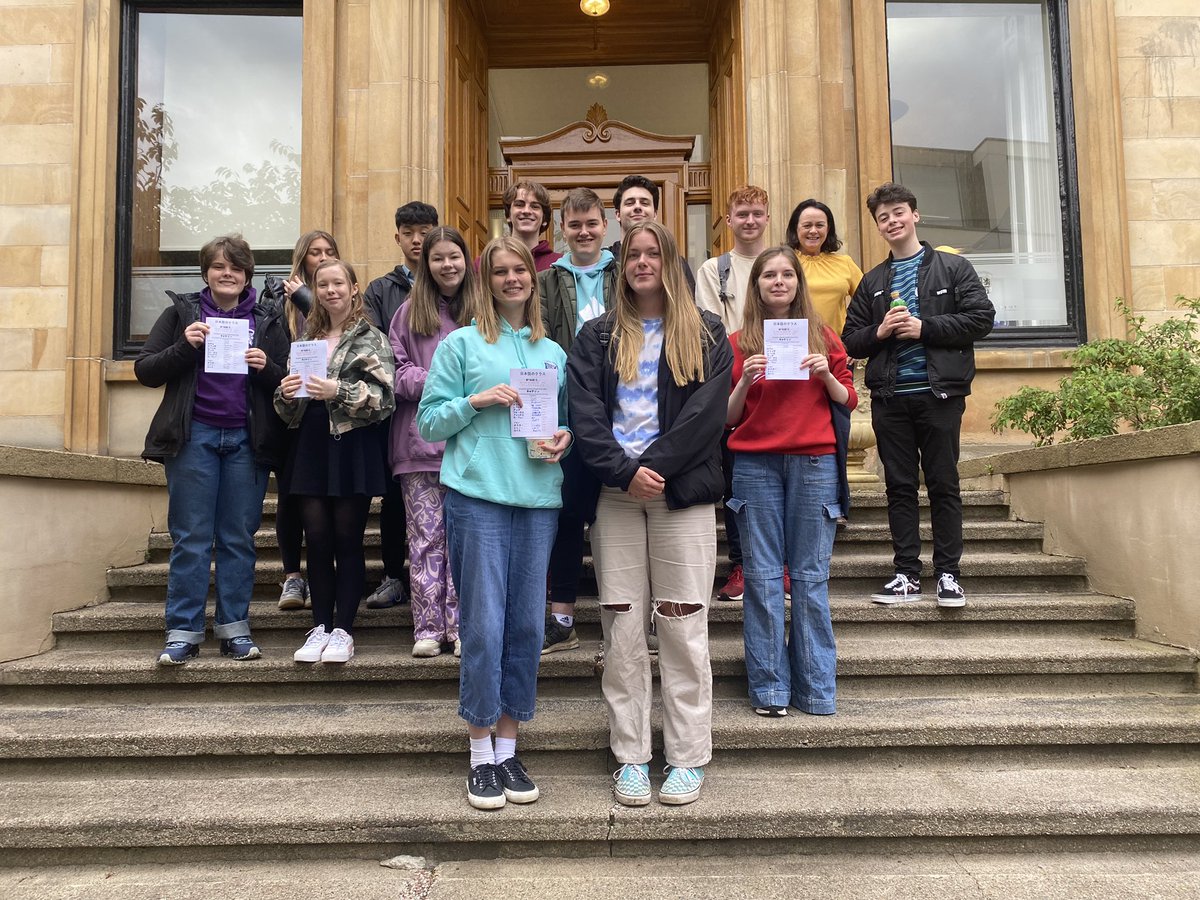 TGALanguages's tweet photo. @GlasgowAcademy S6 pupil leavers spent this morning covering some basic conversational Japanese, in addition to learning how to recognise and write their names using katakana. This was then followed by a sushi lunch, courtesy of Okome in Byres Rd. またね! https://t.co/NORKTy9Cwi