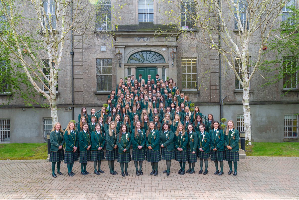 stcatherines247's tweet photo. Goodbye Class of 2022.  What an amazing group of students! #corunum https://t.co/V6ZUghwzwi