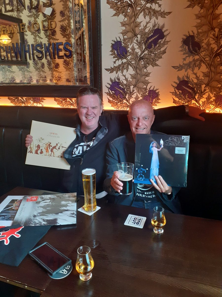 sandymb1956's tweet photo. Good Monday afternoon with @EuanRobb1 at #RyriesBar #Haymarket #Edinburgh talking albums,music,gigs,having a laugh🤣 drinking 🍺🍺on his holiday to #Aberdeen home from #Singapore home n perusing his #vinyl #LP shopping in #AuldReekie @fleetwoodmac @StevieNicks @genesis_band 🎶 https://t.co/9ti8cLT8q5
