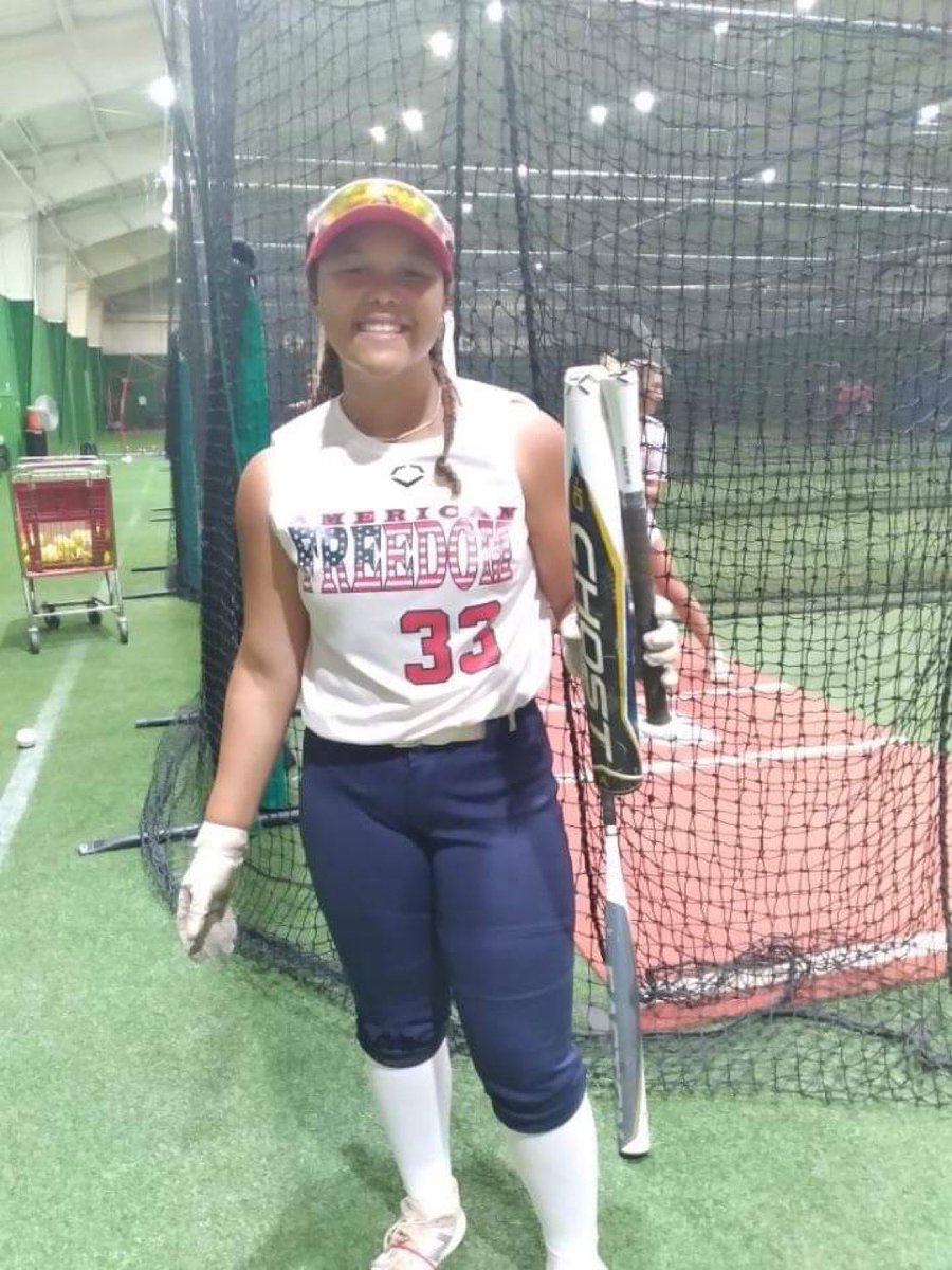 officalizzyb's tweet photo. Going to Oklahoma was a roller coster!!! Broke my bat then the next day hit my 20th💣 !!!#topgun #americanfreedom #easton #Oklahoma https://t.co/xlJrERSd3q