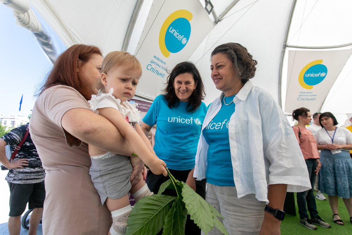 AfshanKhan_'s tweet image. Access to inclusive social services is now needed more than ever in Ukraine. 

Last Saturday, I visited the Spilno Child Spot in Hostomel, near Kyiv, where children and families fleeing their homes receive child protection and social services, mental health, psychosocial support.
