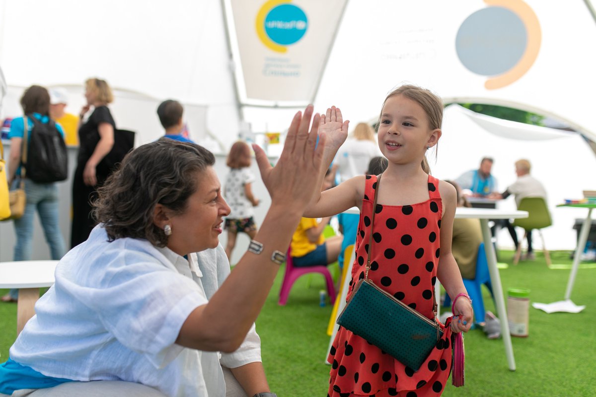 AfshanKhan_'s tweet image. Access to inclusive social services is now needed more than ever in Ukraine. 

Last Saturday, I visited the Spilno Child Spot in Hostomel, near Kyiv, where children and families fleeing their homes receive child protection and social services, mental health, psychosocial support.