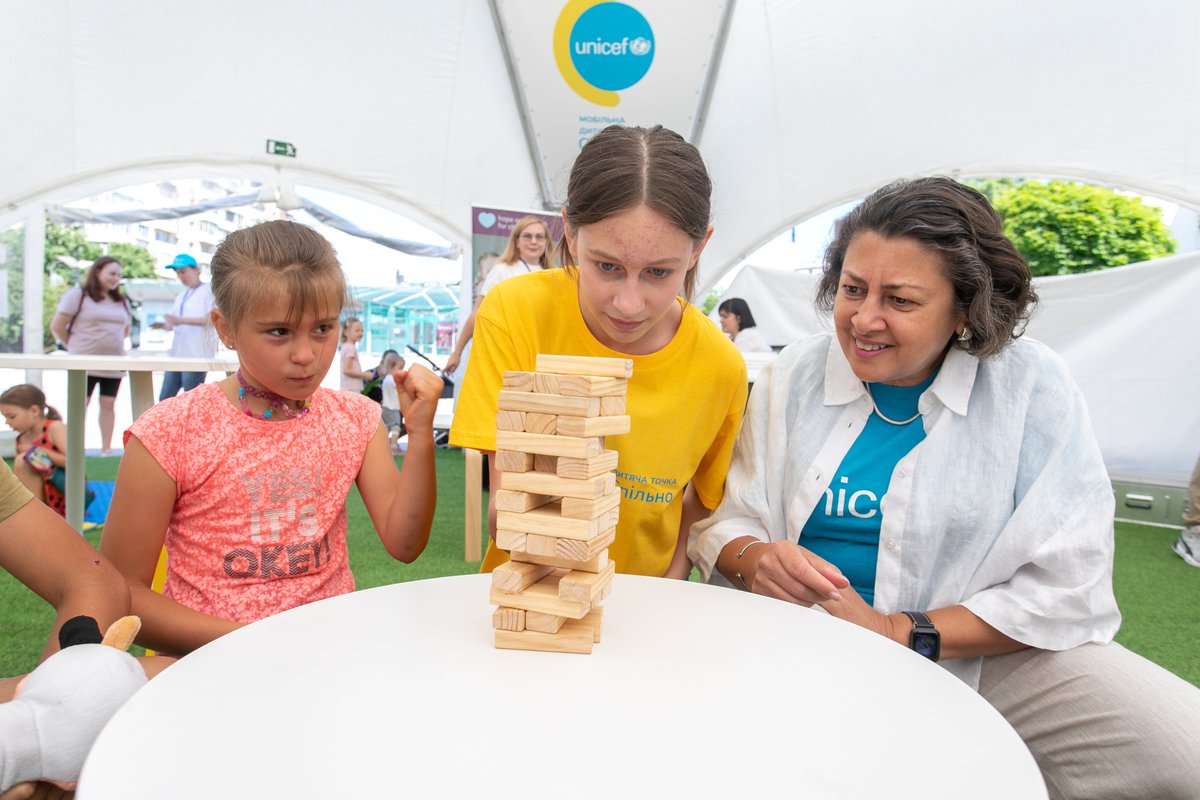 AfshanKhan_'s tweet image. Access to inclusive social services is now needed more than ever in Ukraine. 

Last Saturday, I visited the Spilno Child Spot in Hostomel, near Kyiv, where children and families fleeing their homes receive child protection and social services, mental health, psychosocial support.