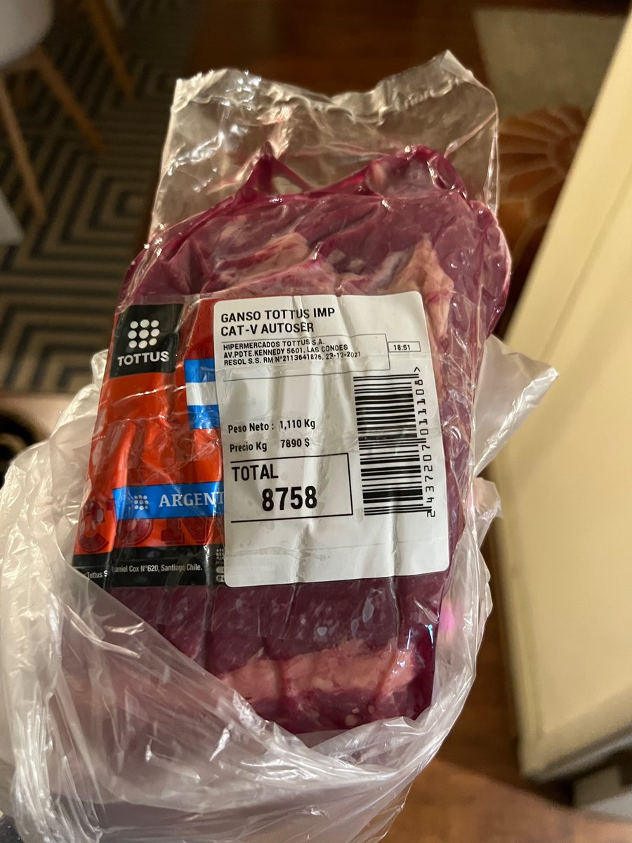 natalitav's tweet photo. @ChileFazil Necesito que me den una respuesta. Compre una carne de 1,1 kilos a 8758 y me cobraron por una de 1,5 a 11.384!! Es una estafa https://t.co/xmSeV8yCNy