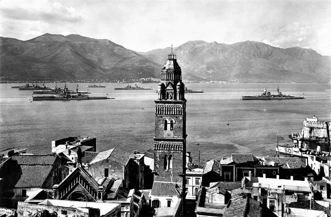 ITM_archives's tweet photo. What a view 1934-2022 
#navy #marina https://t.co/F2CN4qkaci