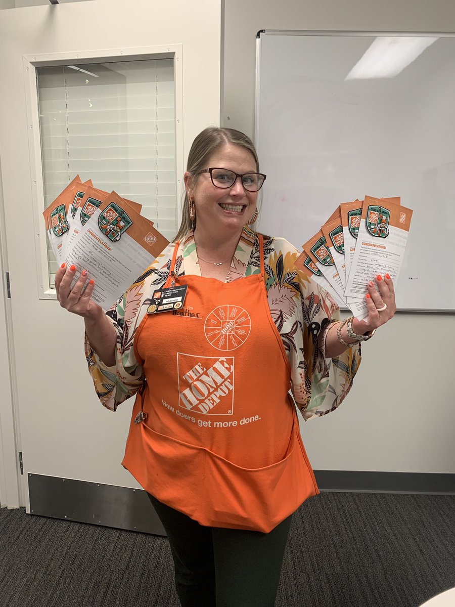 What a wonderful Monday!Celebrating DHRM Heather as her first day in role, and 10 wonderful ASDSs who have shown consistency in their focus on staffing and taking care of the team! Thank you Monique, Jennifer, Rokeela, Tammy, Jessica, Alex, Ashley, Rhonda, M’eisha, and Simone!