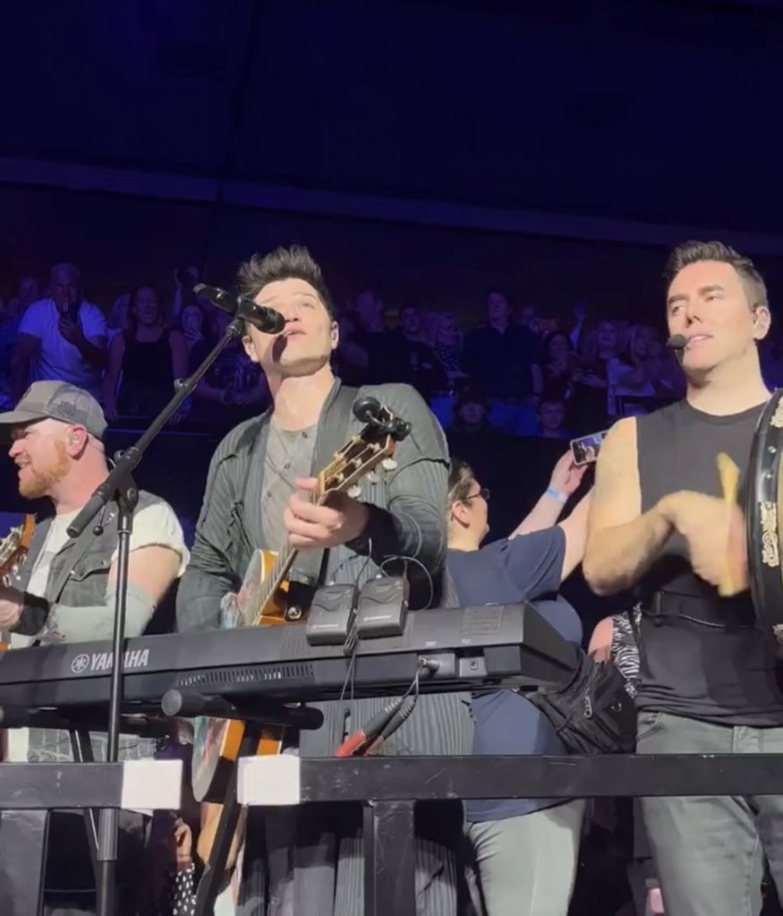 Catheri33297324's tweet photo. Good Night ❤️😘@thescript Mark @TheScript_Danny @glenofthepower hope you’ve had a great day❤️sweet dreams sleep well and please keep safe and well 🙏🏻❤️🌍🌏🌎😴😘Big Love to you all 🤗🤗❤️#markisback 🎉
#TalesFromTheScriptTour
#TheScriptFamily #ArmsOpen 🙌🏻❤️ #Always ❤️👊🏻 https://t.co/grBLooT8Dd
