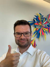 PsychedeLea's tweet photo. @MarcoBuschmann "Jetzt noch eine #Arschkontrolle bei meinen kleinen und dann ab ins Bett. Vor allem bei Minderjährigen kann man nie sicher genug sein! Safety first! 🙂" https://t.co/St6R0TdD7q