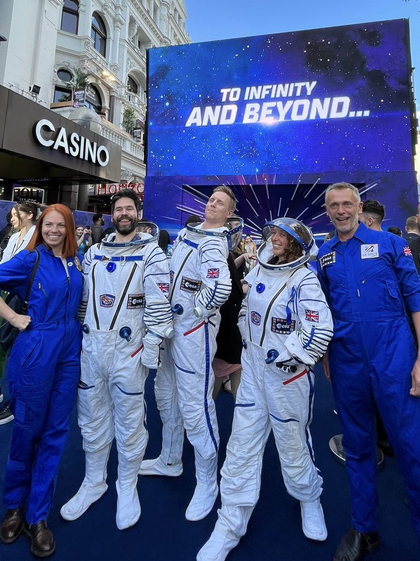 Shaaron Leverment (@sleverment) on Twitter photo <a href="/PixarsLightyear/">Pixar's Lightyear</a> THAT was an amazing experience 💫 the epic premiere of #Lightyear with our own amazing <a href="/sciencecentres/">Association for Science and Discovery Centres</a> crew 💙👩‍🚀 <a href="/PixarsLightyear/">Pixar's Lightyear</a> THAT was an amazing experience 💫 the epic premiere of #Lightyear with our own amazing <a href="/sciencecentres/">Association for Science and Discovery Centres</a> crew 💙👩‍🚀