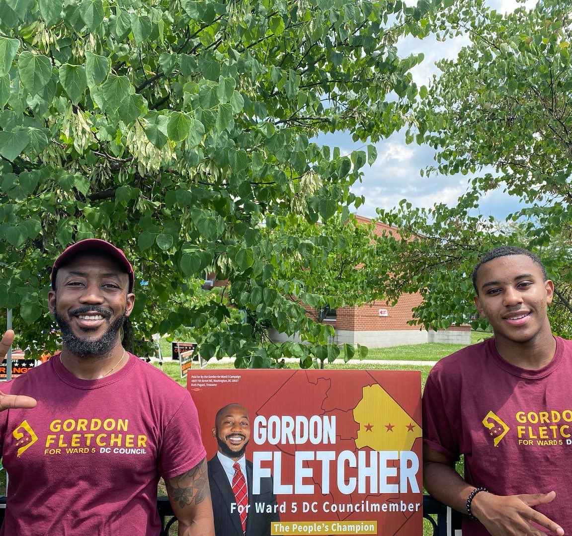 GordonForWard5's tweet photo. Day 3 of #earlyvoting is off to a great start🏁 Thank you to #teamfletcher for helping Ward 5 residents learn more about the different voting locations near them🗳 #Gordonforward5 #DCision22 https://t.co/DMF1OgMz9z
