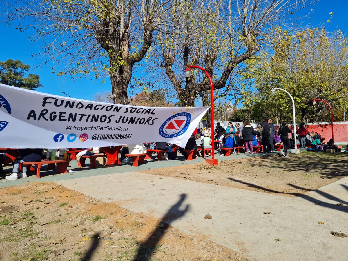 HogarMaRosario's tweet photo. El sábado compartimos una jornada deportiva junto con 4 Hogares y la @FundacionAAAJ en el predio de @AAAJoficial. Gracias a todos los voluntarios y ayudantes! Los chicos del hogar lo disfrutaron muchísimo! https://t.co/BdKqcnGz6q
