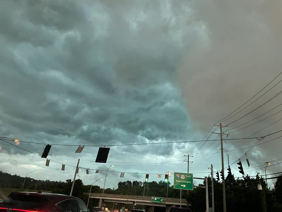 Dingertam's tweet photo. Looks like it's starting to spin. @Cincywxman This was at Harrison Rybolt exit https://t.co/k65URuk86f
