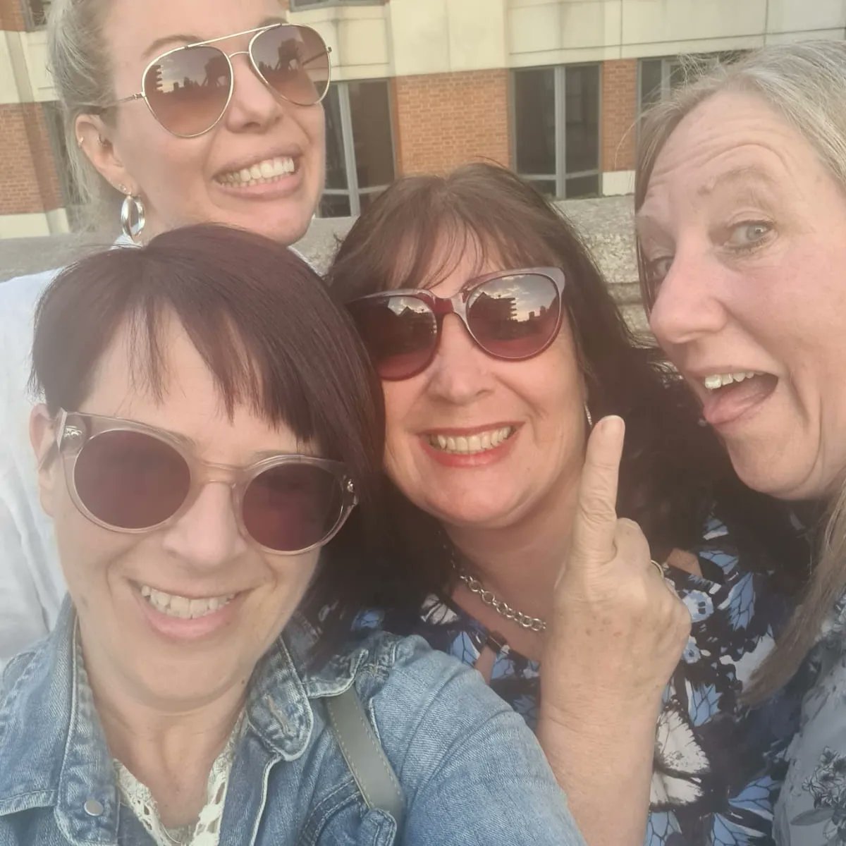 FrancesOfficial's tweet photo. Spent the last day of my 50s with this crazy lot. #60tomorrow๐ฑ #London #Gin #friends #gettingOldLol #Lifeofreilly
@ClaireNaylor78 @marisa_deborah https://t.co/Dk6aFh1UID