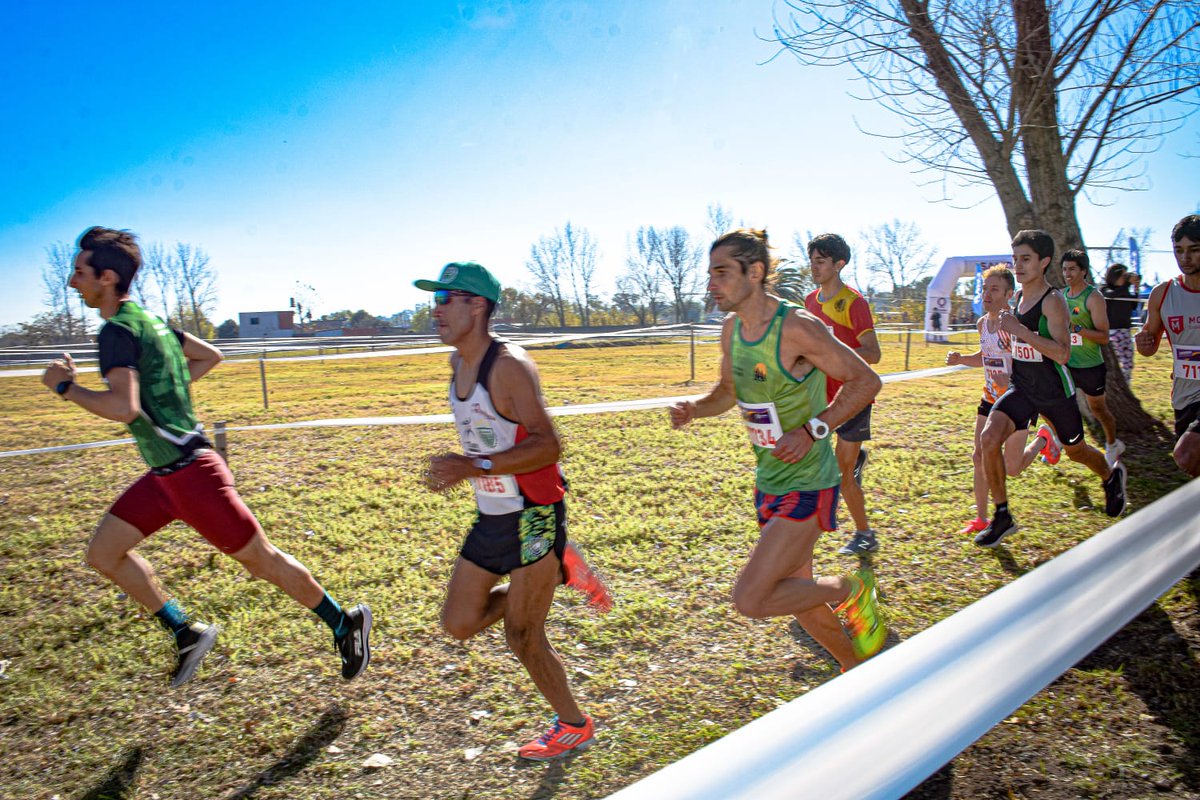 LucasTundisOK's tweet photo. Ayer en  Quilmes fuimos sede del Cross Cauntry de la Federación Atlética Metropolitana.

Agradecemos al  Club Ciclista Quilmes por abrir sus puertas para realizar este importante evento para nuestros atletas 🙌

#SomosQuilmes💙 https://t.co/w3XfqQfF4l