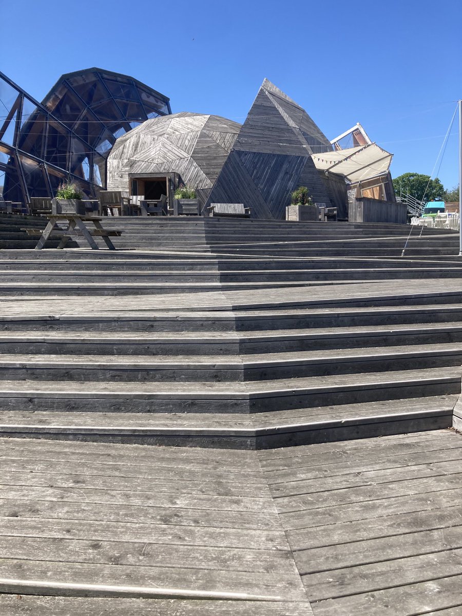 Sol &amp; stilhed over Domen. Tid til 2 min. eftertanke i dag. Tænk, at vi er så heldige at leve i et samfund, hvor vi kan mødes tusindvis af mennesker på #fmdk på tværs af synspunkter for at debattere visioner for samfundet. Det skal vi værne om 🌞 #demokrati