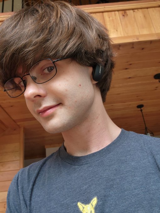 Has been good day, thought I looked nice. Even wore my on brand t-shirt. https://t.co/eUj34YltQN