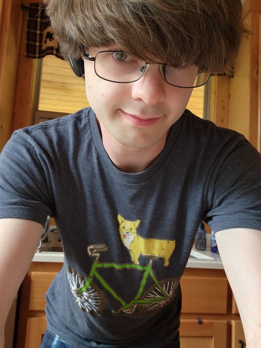 Has been good day, thought I looked nice. Even wore my on brand t-shirt. https://t.co/eUj34YltQN
