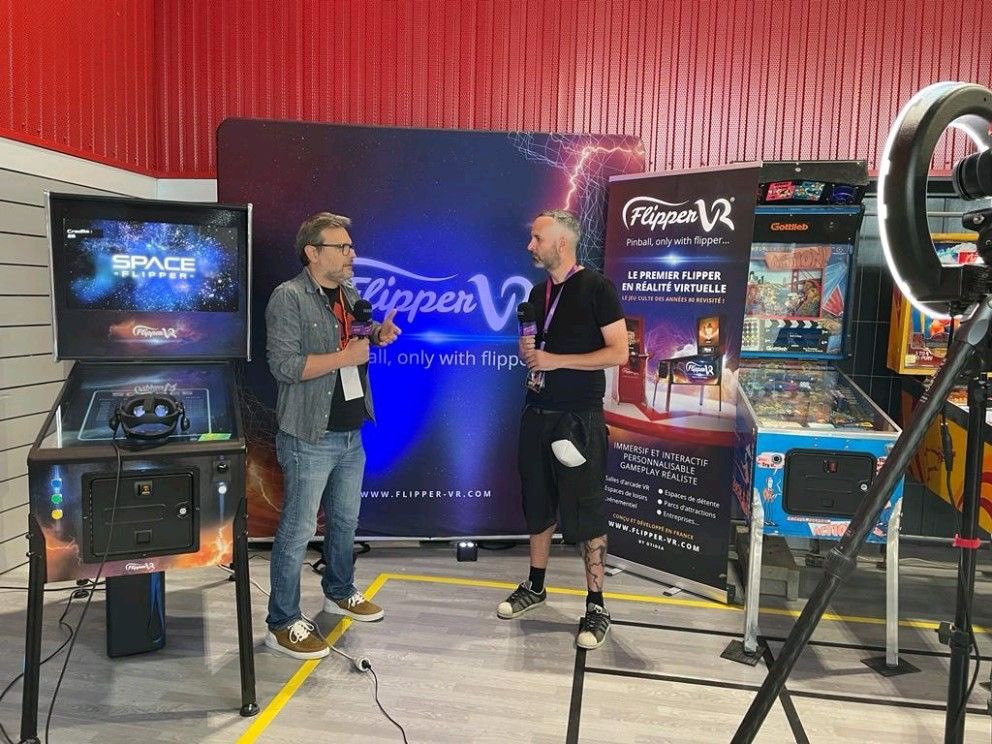 FlipperVr's tweet photo. La flipper VR family au salon du flipper de Pontacq, pour présenter notre nouvelle table "Space Flipper VR". Gros succès y compris auprès des "hardcore pinheads" avec en prime une itw de pinball mag, bientôt en ligne ! stay tuned...
#flippervr #vrpinball #pinballmag  #pinball https://t.co/4ncBpjcNFs