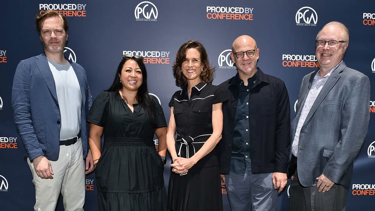 producersguild's tweet photo. Did you Meet The Buyers? Marc Resteghini (@AmazonStudios), DanTram Nguyen (@searchlightpics), Brooke Bowman (Fox Entertainment), Peter Friedlander (@Netflix) and moderator @thehuve stop by the step-and-repeat at the #ProducedByConference. https://t.co/Nvx26cYqXN