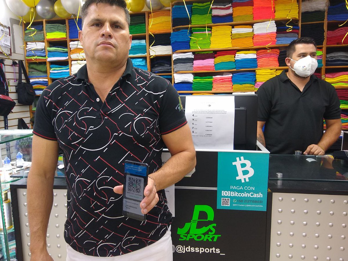 BCHLatam's tweet photo. Ya estamos en JDS SPORTS en #Maracaibo elhttps://instagram.com/jdssports_

Excelente abordaje de nuestro nuevo #BitcoinAgent @kevinjmun https://t.co/lSCdngGKUb
