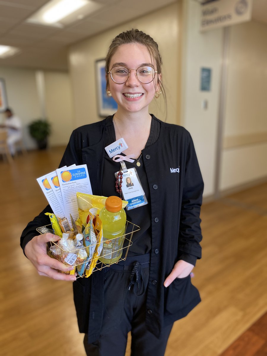 MercyOklahoma's tweet photo. Jada Parker, a #MercyOKC patient care associate, received a Sunshine Award after 3 patient nominations! They described her as kind, servant-hearted, thorough, and always going the extra mile to make them feel comfortable. We are so proud of Jada and thankful she is a Mercy nurse! https://t.co/YRMrKrxcFm