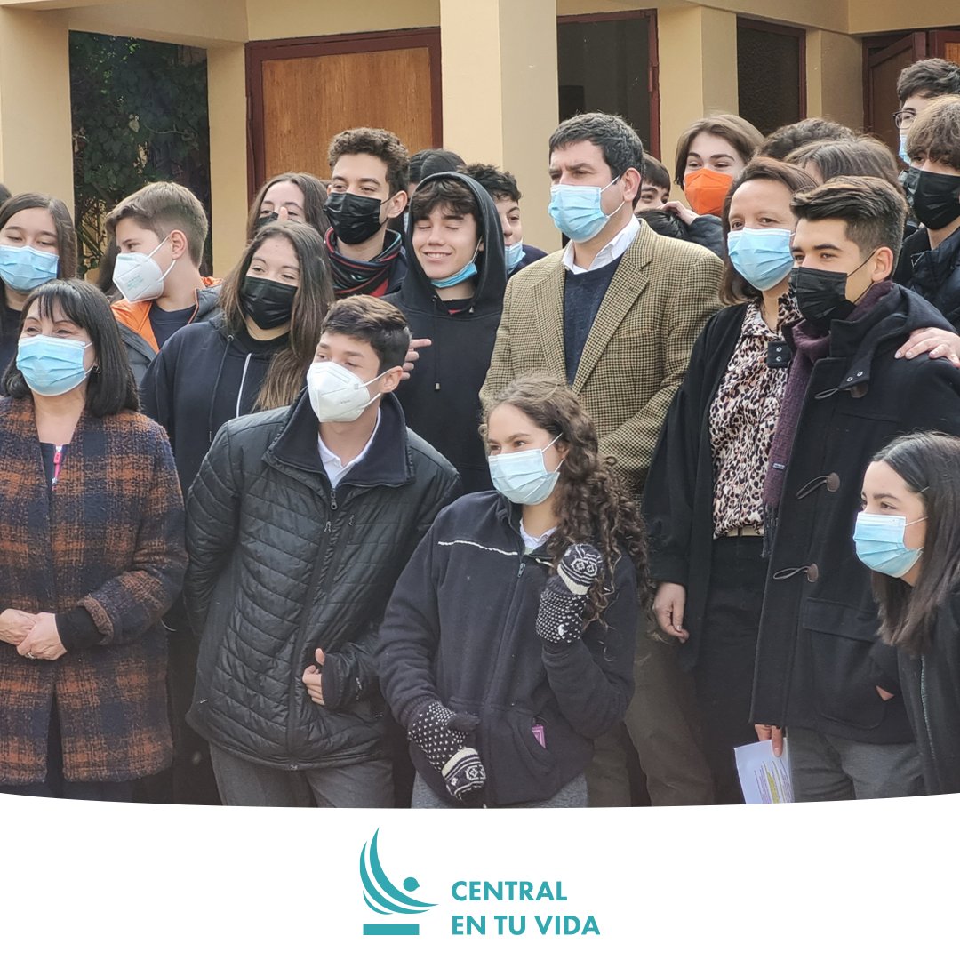 centralentuvida's tweet photo. Ya lanzamos la versión 2022 del concurso #EconomíaMásCerca 🙌🏼
La actividad fue realizada en el colegio Saint Gaspar College y estuvo encabezada por el consejero del Banco Central Alberto Naudon. https://t.co/gpwwYpiSHj