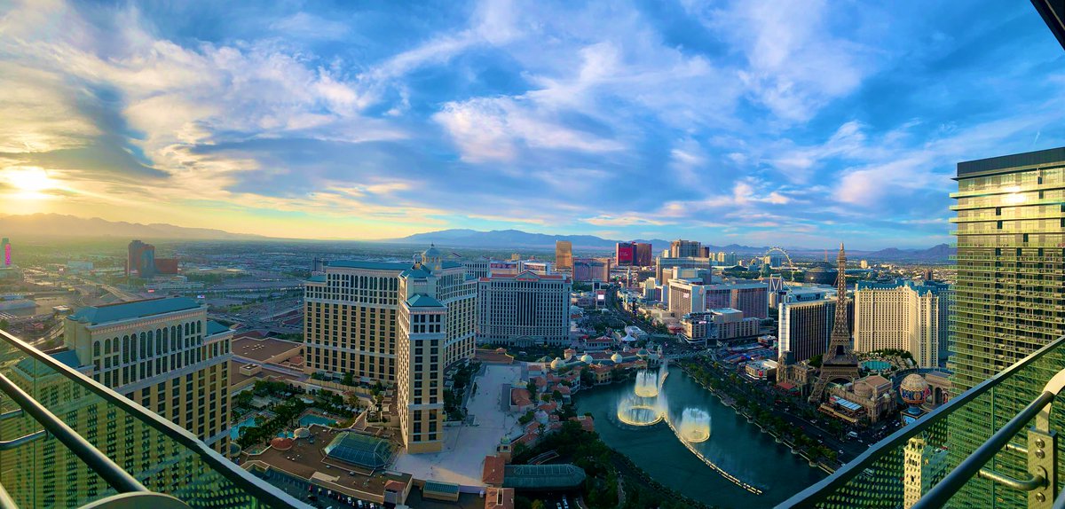 joeymanuguid's tweet photo. When ur craving some terrace views on your Monday @Cosmopolitan_LV #terracelife #sunset #viewsfordays #CosmoLife https://t.co/H1n3Sj5212