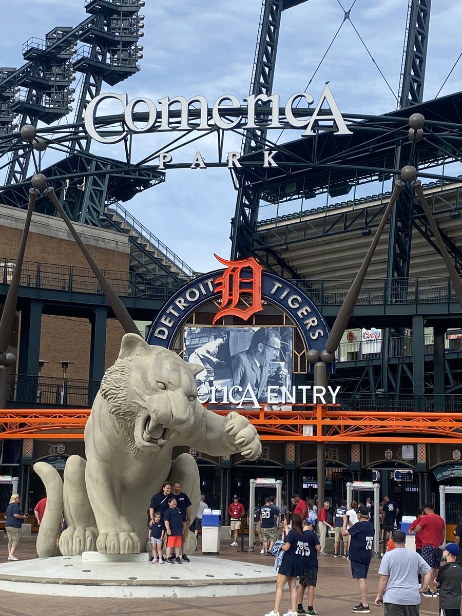 ChiSoxPatioView's tweet photo. 10/30….(plus 4 that are no longer with us).  Let’s go White Sox! https://t.co/Whnp0zbqhA