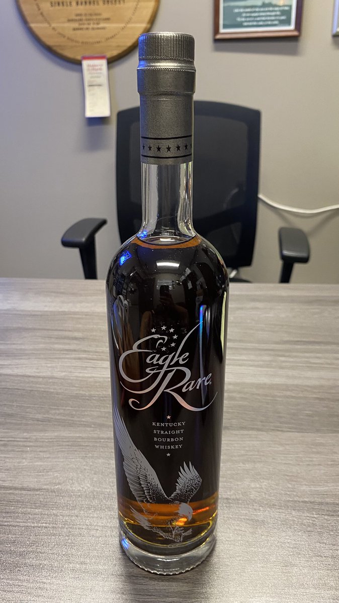 BrklynCtrLiquor's tweet photo. We’re holding a raffle! Enter and win the chance to buy a bottle of Eagle Rare Bourbon! Masterfully crafted and aged for no less than ten years. 🥃

To enter for your chance to buy this bourbon, you must follow us on Twitter &amp; RT this post. A winner will be selected on 6/17/22. https://t.co/yKCCdPVarF