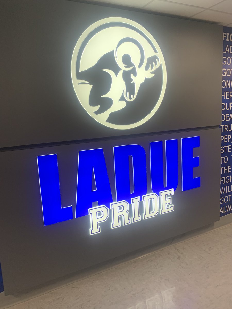 drA_Thompson's tweet photo. Mr. Lackey, one of my thoughtful new teammates at @LadueMiddle, showed me around our summer work space today. Such incredible facilities for all to enjoy and be proud of at LHWHS! #laduepride is STRONG! #letsDUEthis @LadueSupe @LadueRam https://t.co/0CfPwXfQvY