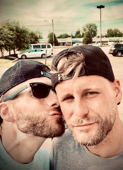 Chipotle with my fav man. https://t.co/XzWGevA8Cj<a href="/tag/newprofilepic"class="tags"><span>#newprofilepic</span></a>