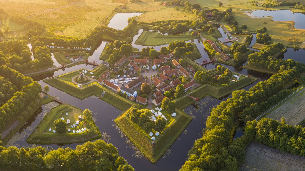 Bourtange afgelopen weekend tijdens de ‘Slag om Bourtange’
#bourtange #slagombourtange #groningen #sunrise #visitgroningen #dronestagram #ergaatnietsbovengroningen #rtvnoord #dvhn #igogroningen #discovergroningen #noorderland #zoomnl #cameranu_nl