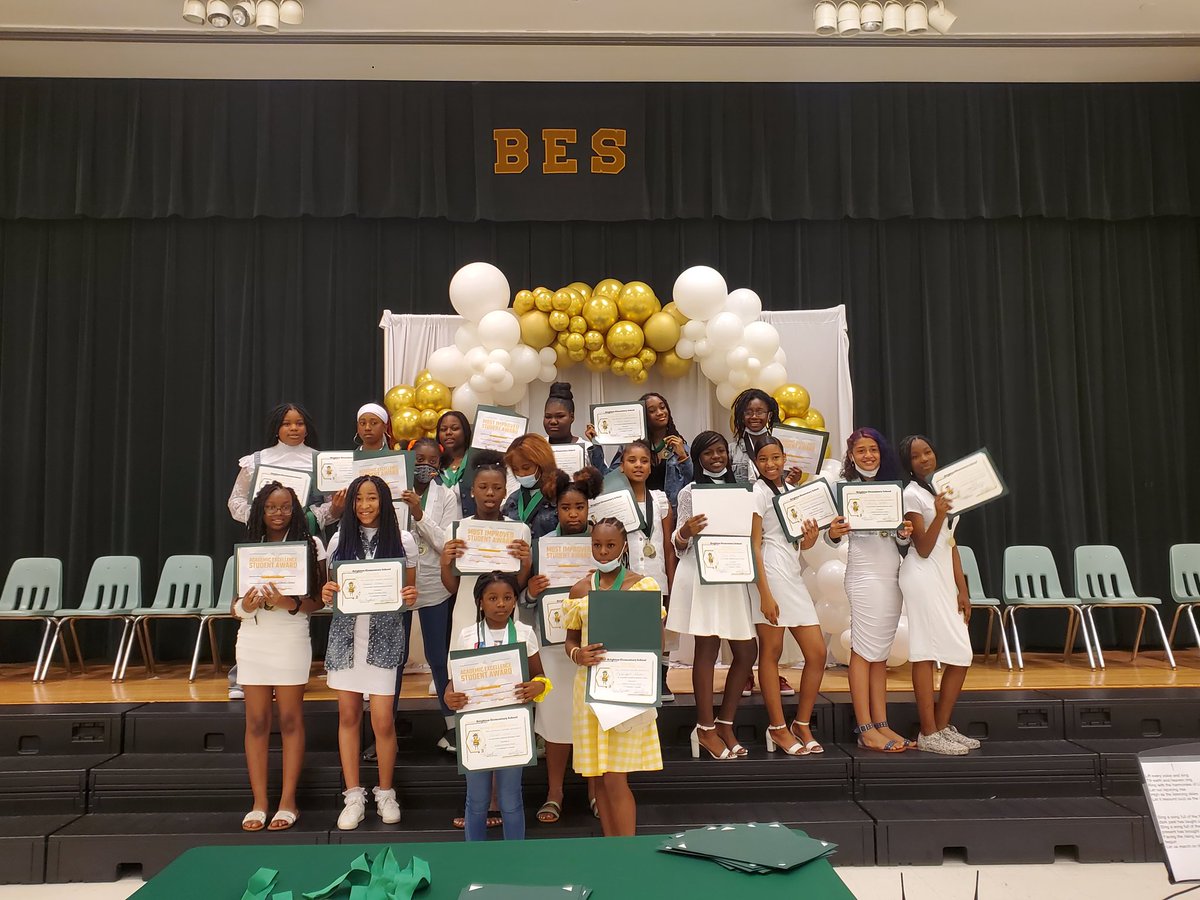 BrightonVA's tweet photo. Moving On To Middle School!! Congratulations 🎉 🎊 @ebracyPPS @EricGarcia1982 @MauryHuff @mcromartieEdD @draswynn @hmeducate @cardellpatillo @PortsVASchools @HargettEducates @MrsCrawfordEdu https://t.co/tfvH3AfoHh