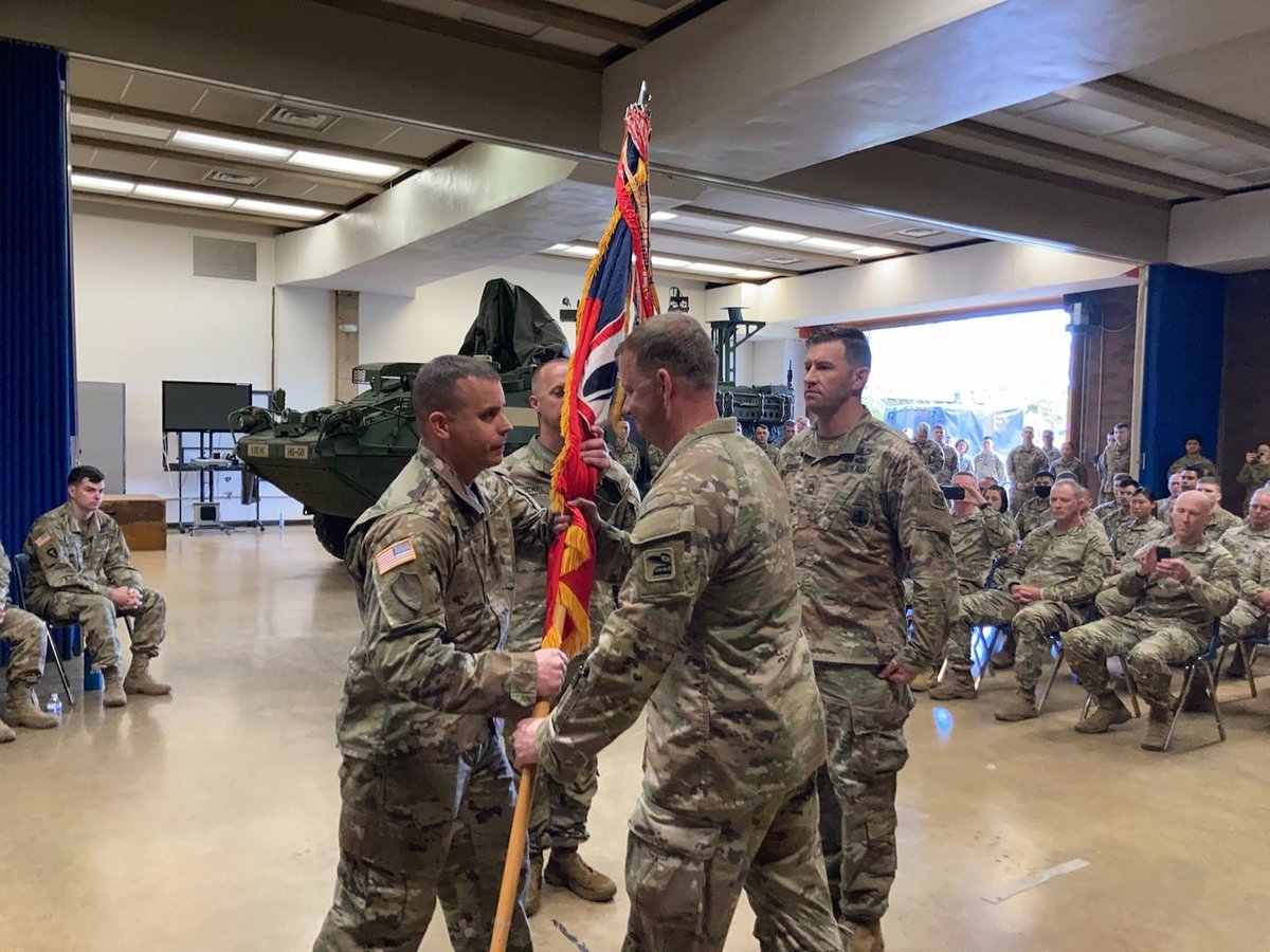 cascaderifles's tweet photo. Recently the 81st said goodbye to CSM Richardson and hello to CSM Wickel.  Join the the Cascade Rifles team in welcoming our new Command Sergeant Major. https://t.co/g95nra35N3