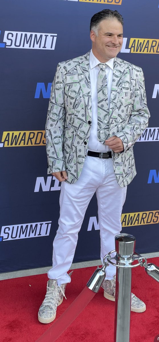 Darren Rovell tweet media