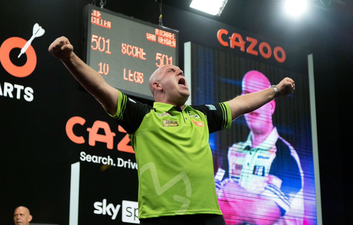 MvG180's tweet photo. It feels phenomenal to have this feeling again and out of all my Premier League title this is the most special because of where I come from. Credit @rockstar_13_ who has had a brilliant Premier League. The fans in Berlin were amazing and thank you for all the support at home 💚💚 https://t.co/3Joslc1RCU