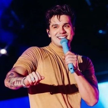 Quando vi você já me deixava vulnerável, e se fosse qualquer outra pessoa eu iria tentar fugir de todas as formas possíveis... mas era você. Tinha que ser você... 💕