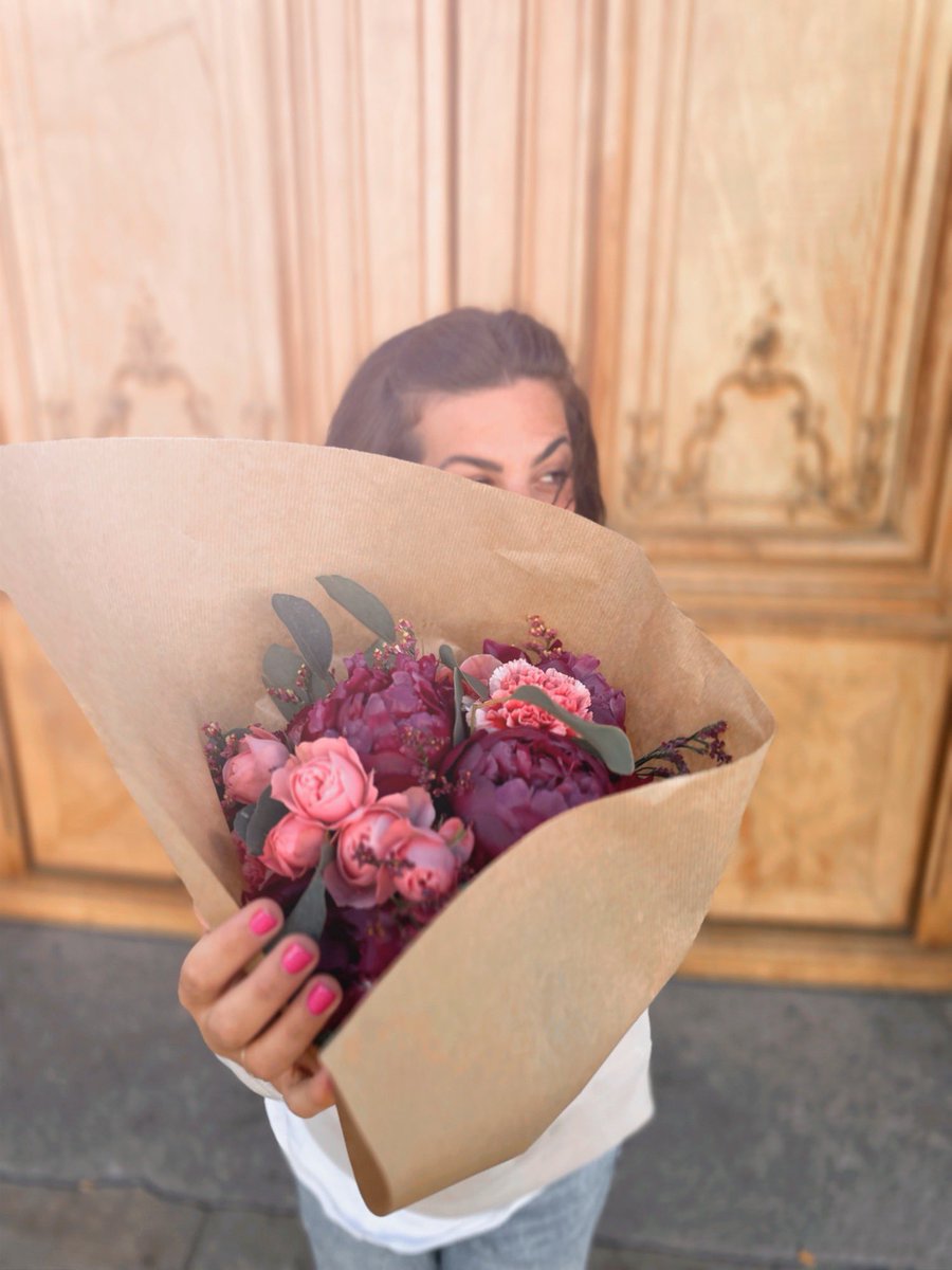 FleuriotFleurs's tweet photo. Just a little something to colour up your day... 

#pivoines #peonies #fleuriot #fleuriotfleurs #fleuriot1920 https://t.co/9FXm1lkdLP