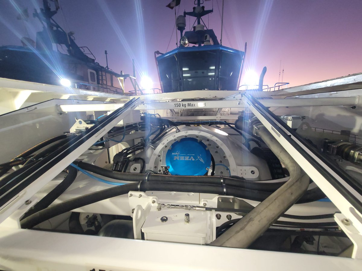 VEEM_Ltd's tweet photo. Great view atop Leonardo in Ciudad del Carmen while completing routine servicing for the VEEM Marine VG1000SD, which has shown an 80% roll reduction at zero speed and 60% roll reduction at 19 knots.
#veemgyros #gyrostabilizer #marineengineering #yachtingindustry #boatingindustry https://t.co/fpe447kOzs