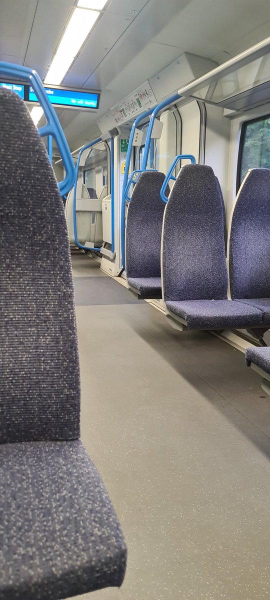 hucks112's tweet image. As if this train can&apos;t be more busy this morning 😱 #worklifevibes #londonbound #londonlife