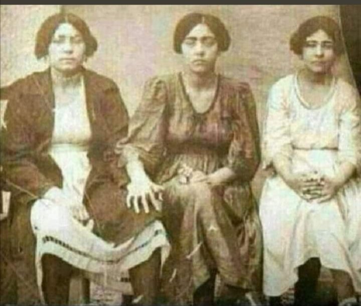 osamaline22's tweet photo. مش عارف اجيبهالكم ازاي 🙄

✍️ طيب عموما دي صورة "مدموازيل وسام هانم صبحي" ملكة جمال مصر لعام 1914 .. 

اه والله زي مبقولك كده😅
#المتهمة المجنونة https://t.co/2V6qKlqwS1