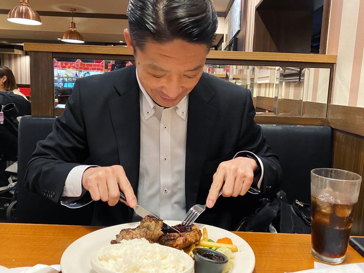 lion_vox's tweet photo. んで、想定より早く終わったので、これまた久し振りに原の親分wと2人でランチさせて頂きました✨

(時間が早めだったので超〜空いてた。出るタイミングで混みだしました。ラッキー✨)

#ランチ
#AlwaysFriday https://t.co/QE7EaXr2MH