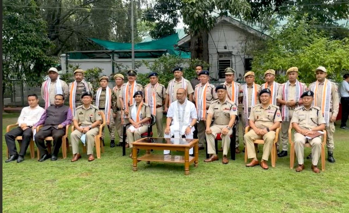 LunnLhouvum's tweet photo. Distribution of Reward to Kangpokpi District Police for DRUG seizures.

Congratulations and well-done @kpi_police.
Appreciated SP Ma'am @AmritaTweets01, IPS⁩ and team for the commendable job. 👍 https://t.co/4D6jievjzH