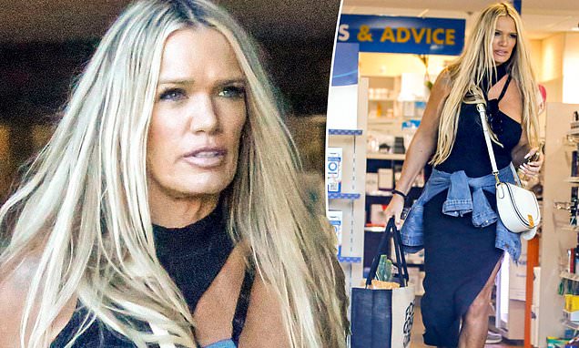 tanndde's tweet photo. The World's Hottest Grandma Gina Stewart, 51, shows off her natural beauty while shopping at an organic market on the Gold Coast https://t.co/YMZwgQcvYE https://t.co/IkJPLWmUye