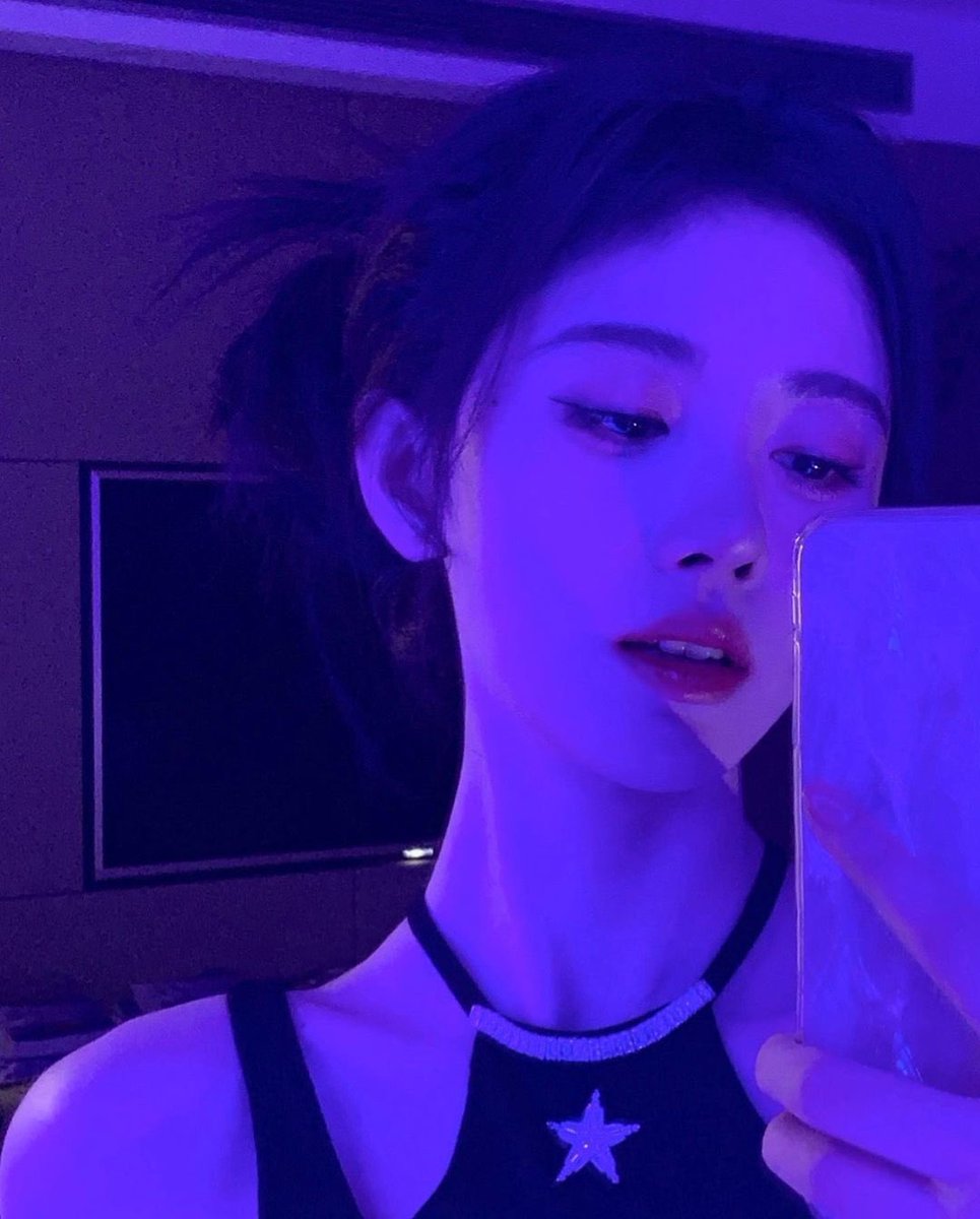 corazon_jy's tweet photo. 220614 쥐징이 인스타그램 업데이트
‘💙💜’
#쥐징이 #鞠婧祎 #JuJingyi https://t.co/UOQMQiwEIO